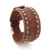 Pulseira de couro tachada retrô, personalizada e minimalista para homens, pulseira punk estilo largo, acessório de moda popular transfronteiriço europeu e americano