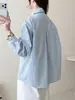Nova camisa xadrez com estampa bordada fofa estilo retrô japonês de outono, camisa casual solta e versátil para atacado