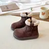 Sapatos de inverno para meninas, novos modelos, sapatos infantis forrados com fleece, sapatos de sola macia, botas estilo Birkenstock para meninas pequenas, sapatos de inverno para meninos e bebês
