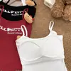 Moda Primavera y Verano Nueva Estampado de Letras Dibujos Animados Lindo Pequeño Tirante con Almohadilla en el Pecho Chica Atrevida con Colgante de Gato Chaleco