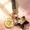 Regalos pequeños y prácticos para el Festival de Medio Otoño: campanilla de conejo rosa, moneda de la fortuna, llavero de pastel de luna, recuerdos promocionales corporativos