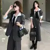 Elegante conjunto de traje para mujer para otoño, con un diseño chic y favorecedor que simula ser de dos piezas, un blazer estilo patchwork y pantalones de pierna ancha.