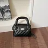 Bolso pequeño estilo Chanel para mujer, nuevo modelo 2026, exquisito y moderno, bolso versátil para mujer, bolso de hombro casual para el día a día