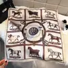Pañuelo de Seda Estilo Retro Británico con Estampado de Caballos para Mujer, Bufanda Cuadrada de Patchwork a Cuadros Versátil y de Moda, Accesorio Diario para el Cuello