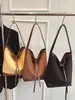 Bolso de Hombro Individual de Gamuza Escarchada de Gran Capacidad con Textura Retro de Nueva Moda Transfronterizo Bolso Cubo de Alta Gama para Mujeres Viajeras