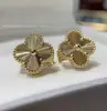 Nuevo Modelo de Exquisitos Pendientes de Trébol de Cuatro Hojas, Versión de Alta Gama con Oro V, Aguja de Plata 925, Chapados en Oro de 18 Quilates, Concha Blanca, Pendientes Completamente Incrustados con Diamantes para Mujer