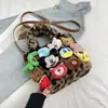Bolso de Mano Muñeco Peluche Transfronterizo 2025 Otoño e Invierno Nuevo Nicho Moda para Viajar Versátil Dibujos Animados Bolso Cruzado