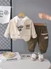 Conjunto de Roupa para Meninos Primavera e Outono Moletom Cartoon Conjunto de Três Peças Jaqueta com Capuz para Bebê Calça Comprida Roupas Casuais Modernas para Crianças