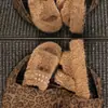 Pessoas baixas aumentam a altura sola grossa pantufas peludas mulheres super bonitas moda novo estilo outono inverno casa sapatos pretos sapatos de pele