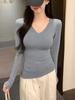 Camiseta básica de terciopelo con cuello en V para mujer, otoño e invierno, apilada, interior, de moda, de manga larga, ajustada, con cintura ajustada.