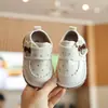 Novos Sapatos Leves Fofos Estilo Princesa para Bebês Meninas Outono 2026, Sapatos Antiderrapantes de Solado Macio com Barulho para Meninas de 0 a 1 Ano