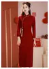 Qipao Rojo Mejorado de Longitud Media con Cuello Alto y Mangas de Tres Cuartos Vestido para Ceremonia de Compromiso China Vestido para Banquete de Regreso Ajustado