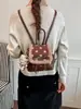 Mochila de Pelúcia Nova Retro Outono/Inverno 2026, Mochila para o Dia a Dia de Estudantes Universitários, Mochila Pequena de Bolinhas, Bolsa Feminina de Lã de Cordeiro