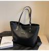 Bolso de hombro bandolera casual elegante retro de color sólido de gran capacidad nuevo invierno 2023 tejido con patrón de diamantes para mujer