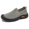 Novos Sapatos Casuais Slip-On de Verão 2026 para Homens, Sapatos Preguiçosos de Malha Respirável, Sapatos Leves com Bico Fechado Tipo Pai