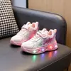 Zapatillas Deportivas para Niñas con Luces de Letras Modelo Nuevo Primavera y Otoño 2026, Zapatos Luminosos para Niños al por Mayor, Zapatos de Suela Suave para Niños Pequeños