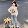 Conjunto de camisa de estilo colegial para primavera y otoño para niñas, estilo coreano, cuello de muñeca, chaleco de oso, corbata de lazo de moda y pantalones vaqueros