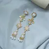Pendientes largos de plata de ley s925 con forma de aguja y estilo vintage de Qingdao Jewelry, con clip para las orejas y perlas barrocas francesas.
