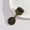 Qinggu insignia de pin de abanico militar antiguo insignia de pin de corona estrella de cinco puntas una generación de pelo