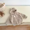 Ropa de bebé estilo coreano Abrigo de oso de invierno Abrigo con capucha para niños Ropa de otoño e invierno para bebé Suéter de lana moderno