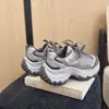Zapatillas casuales de otoño con suela gruesa, zapatos de papá, nuevo estilo 2026, diseño de malla transpirable, adecuadas para mujeres menudas