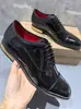 Britânico 2025 Novo Primavera e Verão Couro Patente Brilhante Masculino Sapatos de Couro Três Fivelas Negócios Formais Juventude Casamento Fundo Vermelho