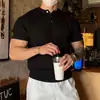 Verão Estilo Leve Maduro Gola Henry Tricô Manga Curta Masculino Cleanfit Listras Verticais Simples Slim Fit Versátil Blusa de Meia Manga