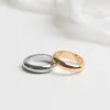 Anillo de Acero de Titanio de Oro de 18 Quilates con Diseño de Nicho Elegante Europeo y Americano Lujo Accesible Anillo de Moda para Mujer Anillo de Dedo Índice