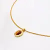 Collar con colgante de circonita roja de Año Nuevo para mujer, ideal para otoño e invierno, con cadena para suéter que combina con todo y cadena para clavícula.