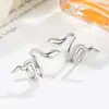 Pendientes de clip para orejas con forma de serpiente para niñas sin perforaciones, pendientes de diseño de nicho para otoño e invierno, accesorios para orejas de diseño minimalista estilo europeo y americano de comercio exterior