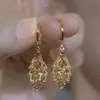 Agulha de prata S925, pérola perfumada, assimétricos, brincos de estilo natural para mulheres, com um design único e elegante, versáteis e simples, apresentando um pingente em forma de coração