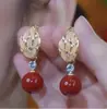 Pendientes Retro de Hoja de Arce Incrustada de Diamantes con Perla Roja Diseño de Nicho Pendientes Populares Pendientes Elegantes Versátiles Adelgazantes