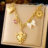Collar Retro Francés Bump Love Perla Adhesiva Clavícula Flor Rosa de Alto Grado Gema Redonda de Marca Cadena Gruesa de Lana