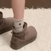 Botas de neve femininas com veludo plus, grossas, antiderrapantes, solado grosso, novo estilo 2026, para inverno, com aumento de altura, estilo retro nordeste, quentes, de algodão