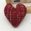 Accesorios de joyería en forma de corazón de algodón, nuevos, de 7 cm, pequeños y fragantes, para ropa, sombreros, zapatos y accesorios para el cabello.