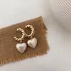Pendientes de Perla Amor Pendientes en forma de C Temperamento Retro Sentido de Alta Gama Aguja de Plata Diseño de Nicho Japonés y Coreano Pendientes en forma de Corazón para Mujer