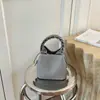 Bolso cubeta de color liso a la moda para mujer, nueva colección otoño 2026, bolso tote de alta calidad con un diseño único, adecuado para ir al trabajo, se puede llevar como bolso de hombro o bolso cruzado