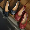 Sapatilhas de Couro de Cavalo Lavado com Biqueira Dividida para Mulheres, Sapatilhas de Boca Rasa, Novo Estilo Primavera e Verão, Bico Redondo de Couro Genuíno, Sapatos Rasos Desgastados para Mulheres