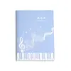 O Professor Recomenda o Livro de Partituras para as Aulas de Música dos Alunos. As Crianças Podem Abrir o Caderno de Música