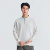 Además, la camiseta Henry de otoño 2026 para hombre es una de manga larga de imitación de dos piezas con textura de copo de nieve, una camiseta base vintage