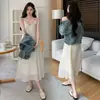 En stock 2025 ropa de maternidad primavera nuevo falda arrugada de hada abrigo de mezclilla traje de dos piezas para mujeres embarazadas