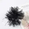 Pinza para el Cabello de Moda de Nicho con Perlas, Plumas y Pétalos de Peonía, Pinza de Mordida Tiburón para el Cabello, Cabello de Sensación de Alta Gama