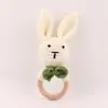 Sonajero de madera de algodón tejido con forma de conejo, juguete relajante para bebé, accesorios de adorno personalizados de fábrica.