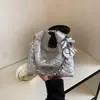 Bolso de mano acolchado con cadena de alta gama, versátil, moda 2026, transfronterizo, bolso pequeño tipo Chanel, de lujo ligero, para hombro y cruzado