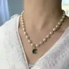 Colar Feminino de Pérolas de Água Doce Quadradas com Diamantes Verdes, Corrente para Clavícula com Contas de Cobre Espaçadas, Design de Nicho com Senso de Temperamento, Celebridade da Internet