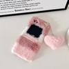 Adequado para capa de celular Samsung Galaxy Z Flip5 pingente de pelúcia em forma de coração capa de celular zflip34 outono e inverno mão quente