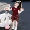 Conjunto de Roupa de Verão para Meninas de Meia-Idade e Mais Velhas Estilosa Camiseta Vermelha de Manga Curta Saia Xadrez Fashionável Versátil Conjunto de Duas Peças