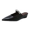 Zapatillas Mules Retro Francesas de Tacón de Cuña y Punta para Exterior de Mujer 2025 Primavera Nuevo Aumento Hebilla Metálica Mary Jane Zapatillas Medias