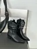 Lujo Ligero Nicho Retro Otoño e Invierno 2025 Nuevas Botas Cortas de Punta Fina con Tacón Grueso para Mujer Comercio Exterior Transfronterizo