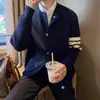 Cárdigan de punto a rayas japonesas con bloques de color, suéter de cuello redondo para hombre, corte ajustado, moda moderna, estilo BF, ropa exterior, suéter con botones